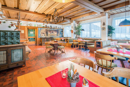 Kaminstüberl with tiled stove knollhof-20